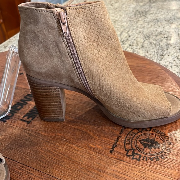 Nine West Madcool Peep Tie Lace Up Suede Boots. 3” wood block heel. Sexy 😍 GUC! - Picture 6 of 12